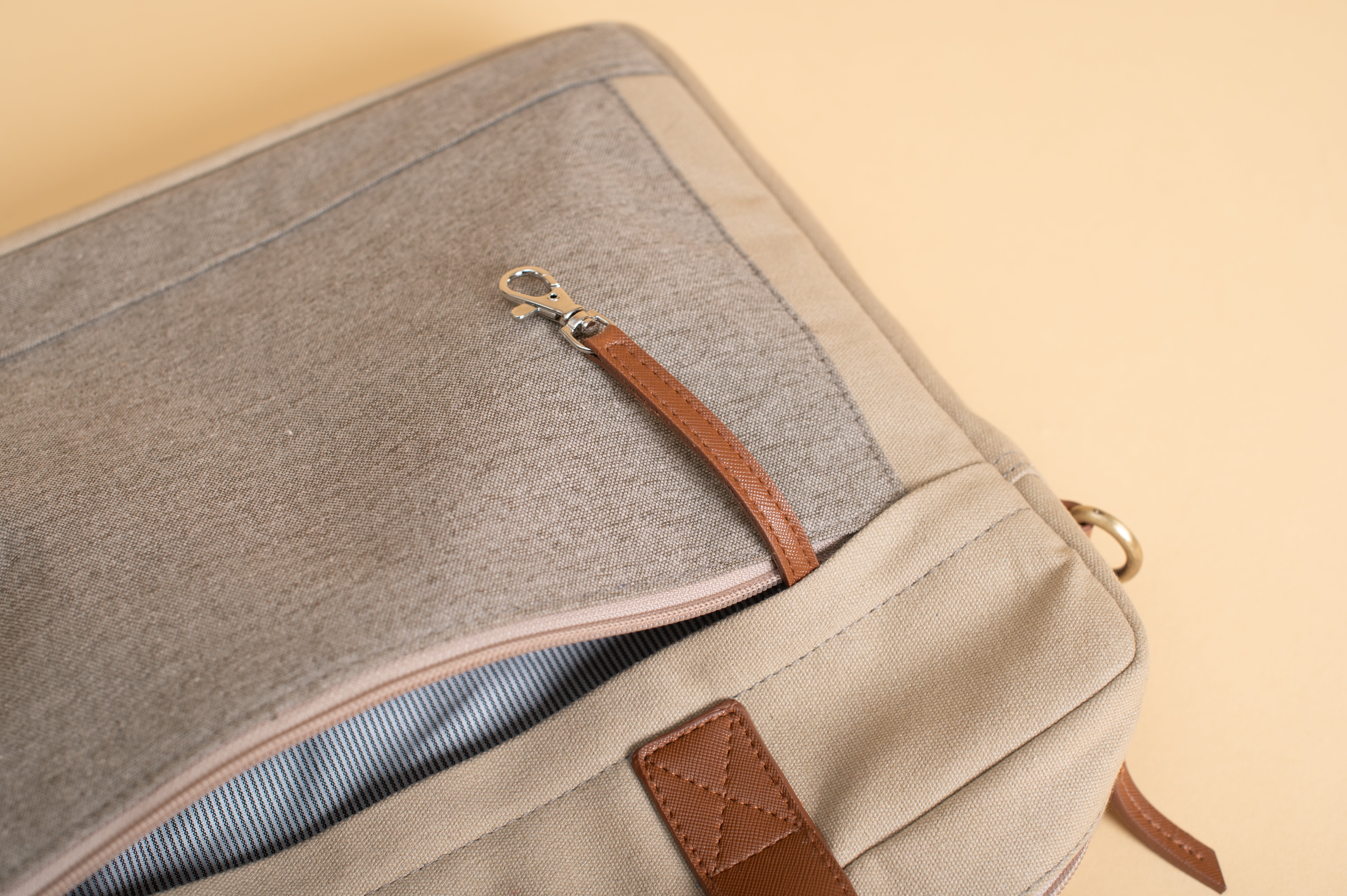 Trooper - Laptop Messenger bag - Beige